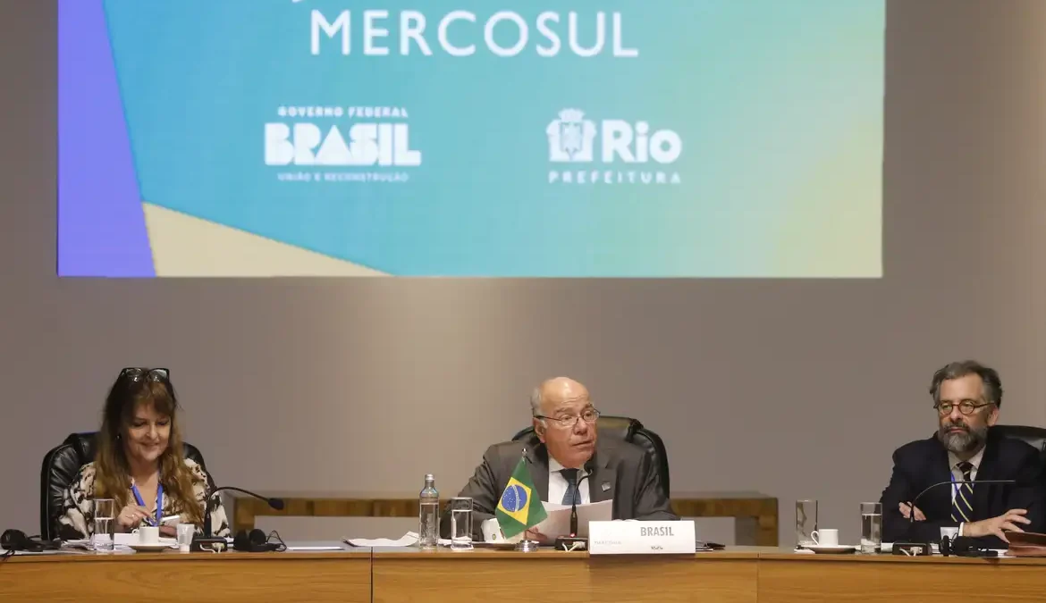 Apesar dos esforços do Brasil e do presidente Luiz Inácio Lula da Silva, a Cúpula do Mercosul terminou nesta quinta-feira (7) sem