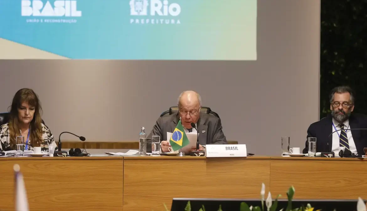 O ministro das Relações Exteriores, Mauro Vieira, defendeu, nesta quarta-feira (6), na reunião de chanceleres do Mercosul, que os países