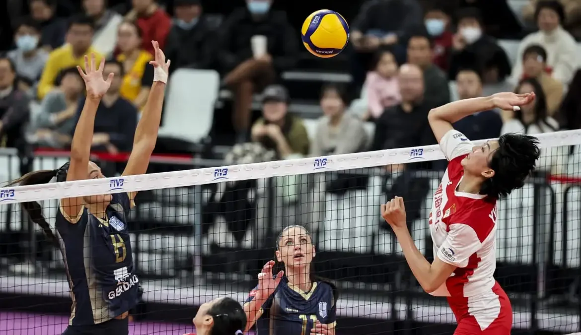 Vôlei: Minas perde na estreia e se complica no Mundial de Clubes 1 Primeiro time brasileiro a estrear no Mundial de Clubes de Vôlei Feminino, em Hangzhou (China), o Minas se complicou na competição
