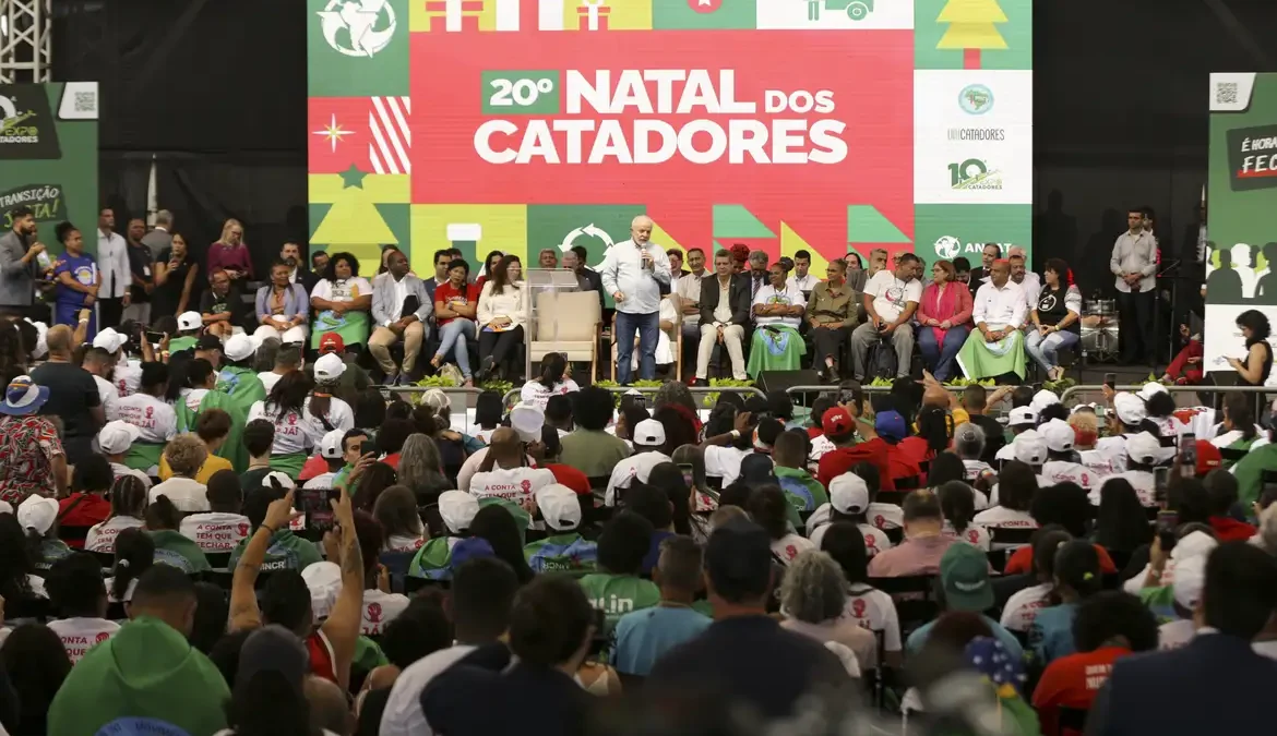 O presidente Luiz Inácio Lula da Silva anunciou, nesta sexta-feira (22), que, lançará no início de 2024 um programa que destinará todos os