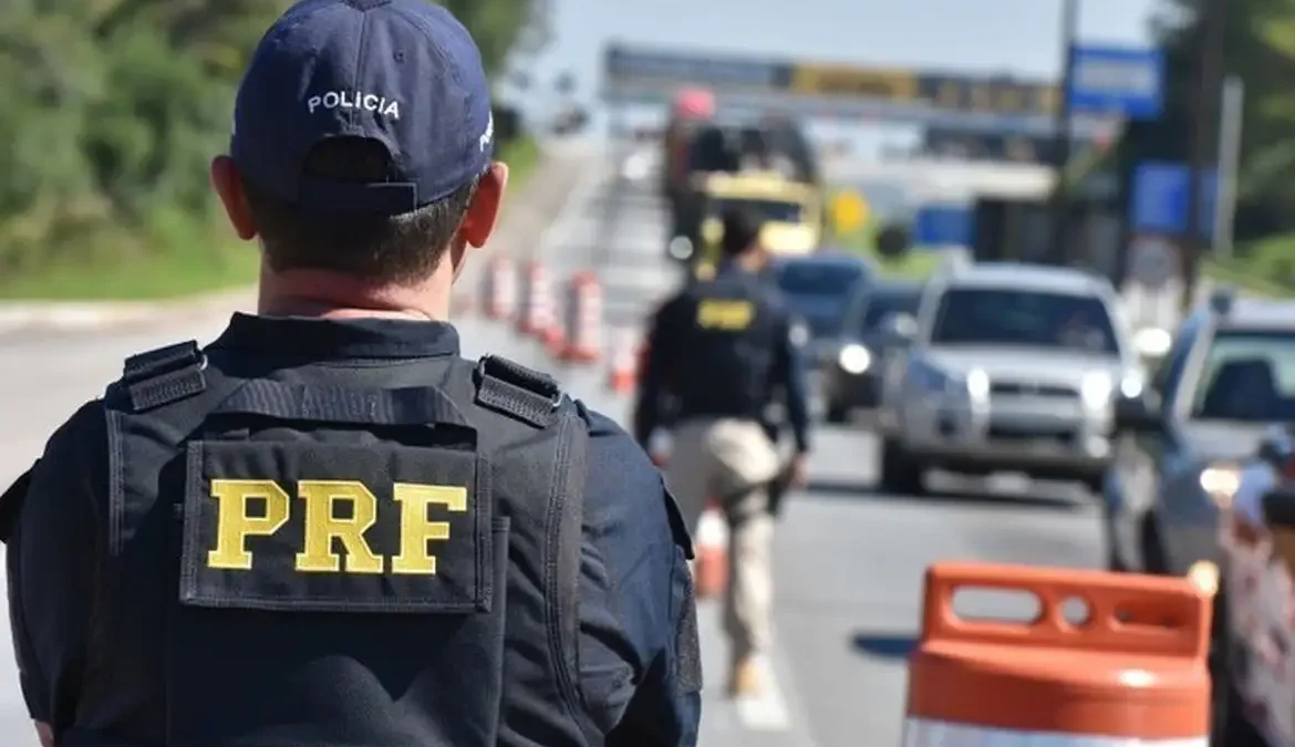 A Polícia Rodoviária Federal (PRF) iniciou nesta segunda-feira (18), em todo o país, a Operação Rodovida 2023/2024