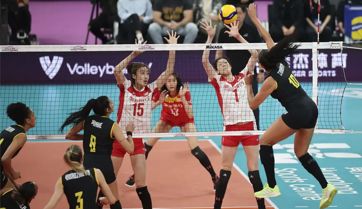Praia perde para time chinês e fecha Mundial de Clubes em 4º lugar 1 O Dentil Praia Clube se despediu do Campeonato Mundial de clubes de vôlei feminino, realizado em Hanghzou (China), na quarta colocação