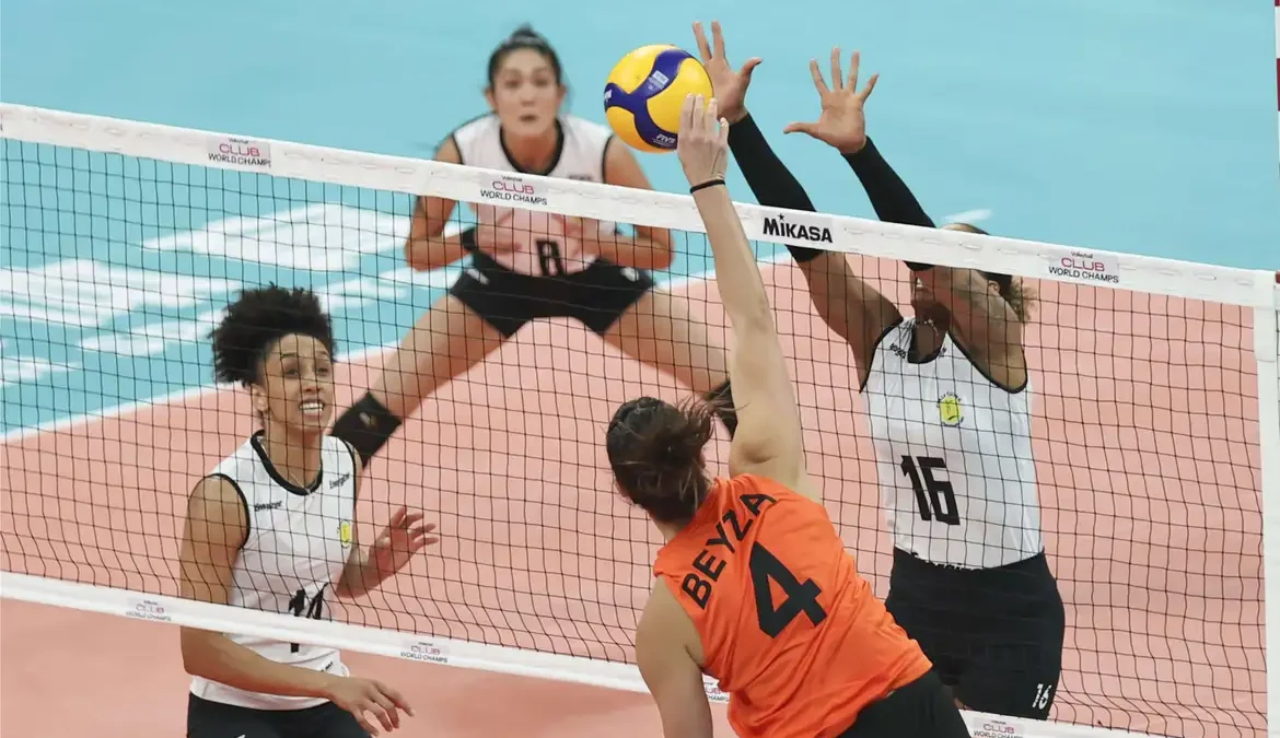 Vôlei: Praia cai na semi e vai lutar por 3º lugar no Mundial de Clubes 1 O Dentil Praia Clube foi derrotado na semifinal do Campeonato Mundial de clubes de vôlei feminino