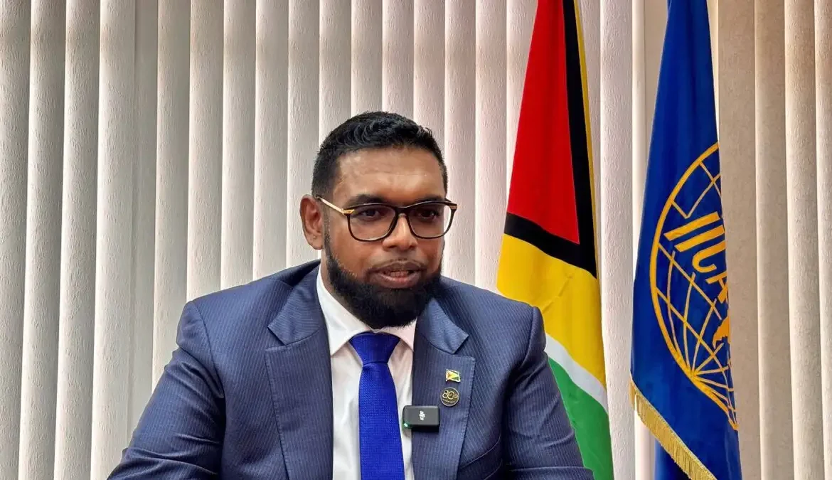 O presidente da Guiana, Irfaan Ali, afirmou, neste sábado (9), que não se opõe a conversas ou reuniões sobre a tensão na disputa da região