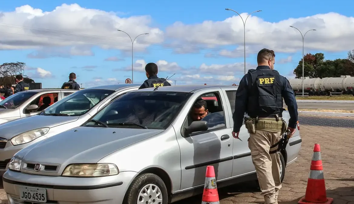 Operação Ano Novo da PRF começa nesta sexta-feira 1 Começa à 0h desta sexta-feira (29) a Operação Ano Novo nas rodovias federais