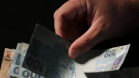 Segunda parcela do décimo terceiro deve injetar R$ 106 bi na economia 8 Segunda parcela do décimo terceiro deve injetar R$ 106 bi na economia