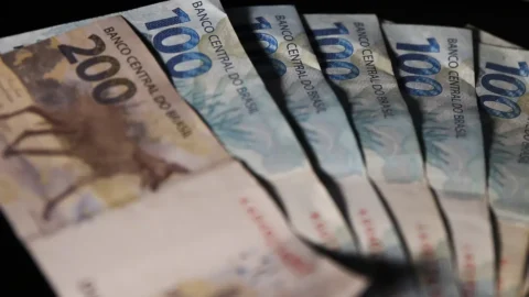 Brasileiros ainda não sacaram R$ 7,52 bilhões de valores a receber 9 Brasileiros ainda não sacaram R$ 7,52 bilhões de valores a receber