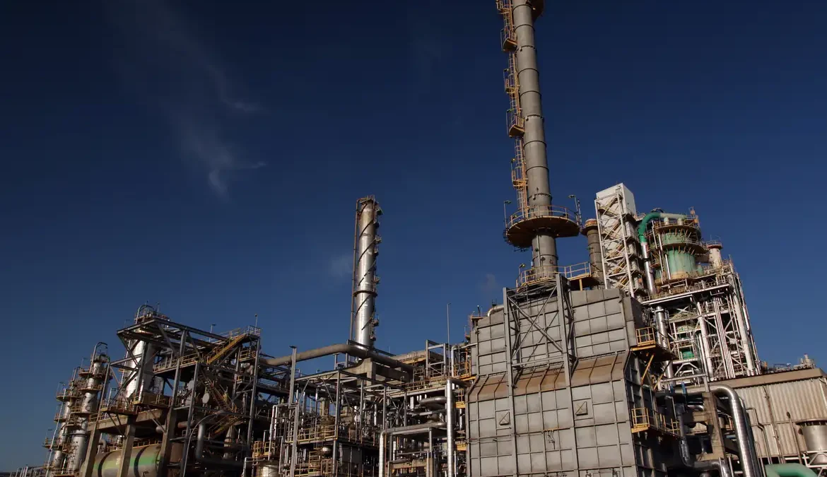 A agência de classificação de risco S P elevou a nota de crédito da Petrobras, informou a estatal em nota divulgada nessa quarta-feira (20)