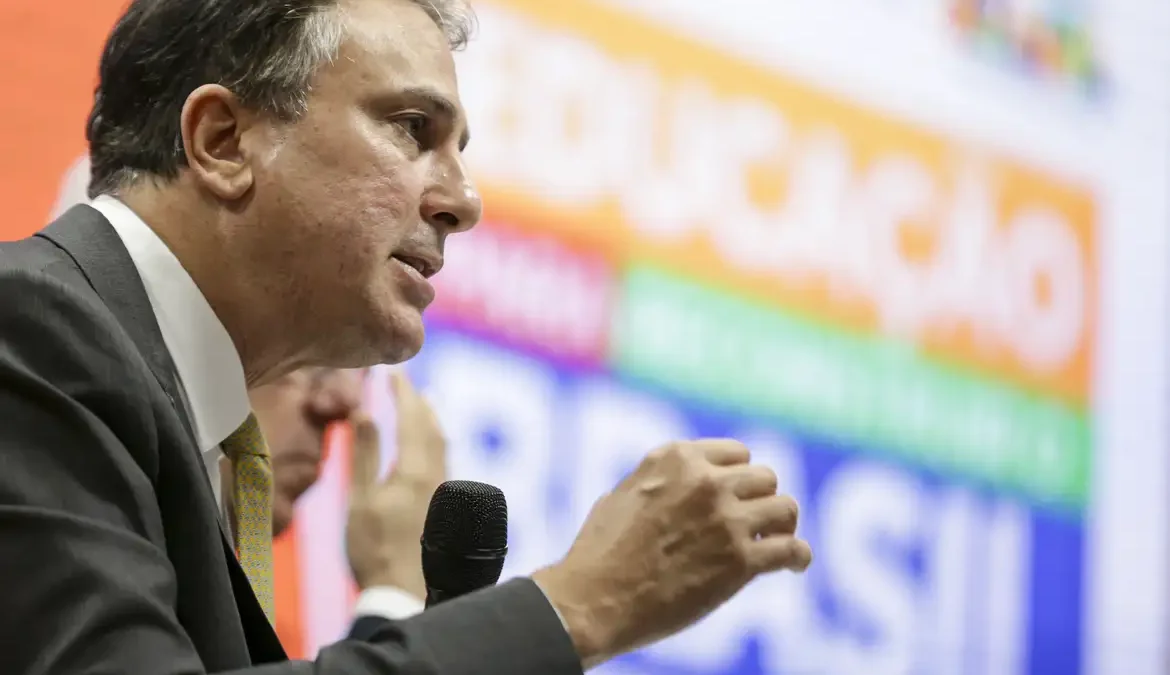 Para o ministro, o momento é de avaliação dos cursos de licenciatura não presenciais, que em novembro tiveram as autorizações para novos