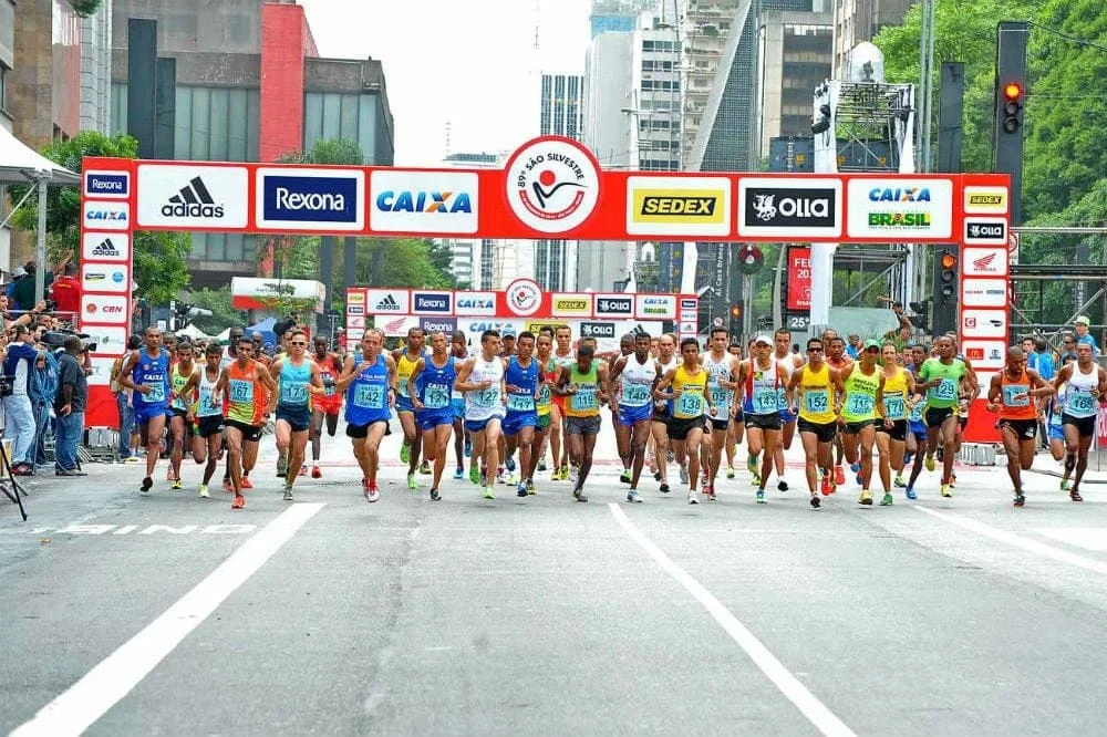 Previsão é de chuva na capital paulista durante a 98ª São Silvestre 1 Os participantes da 98ª edição da Corrida Internacional de São Silvestre, marcada para este domingo (31), deverão enfrentar um desafio