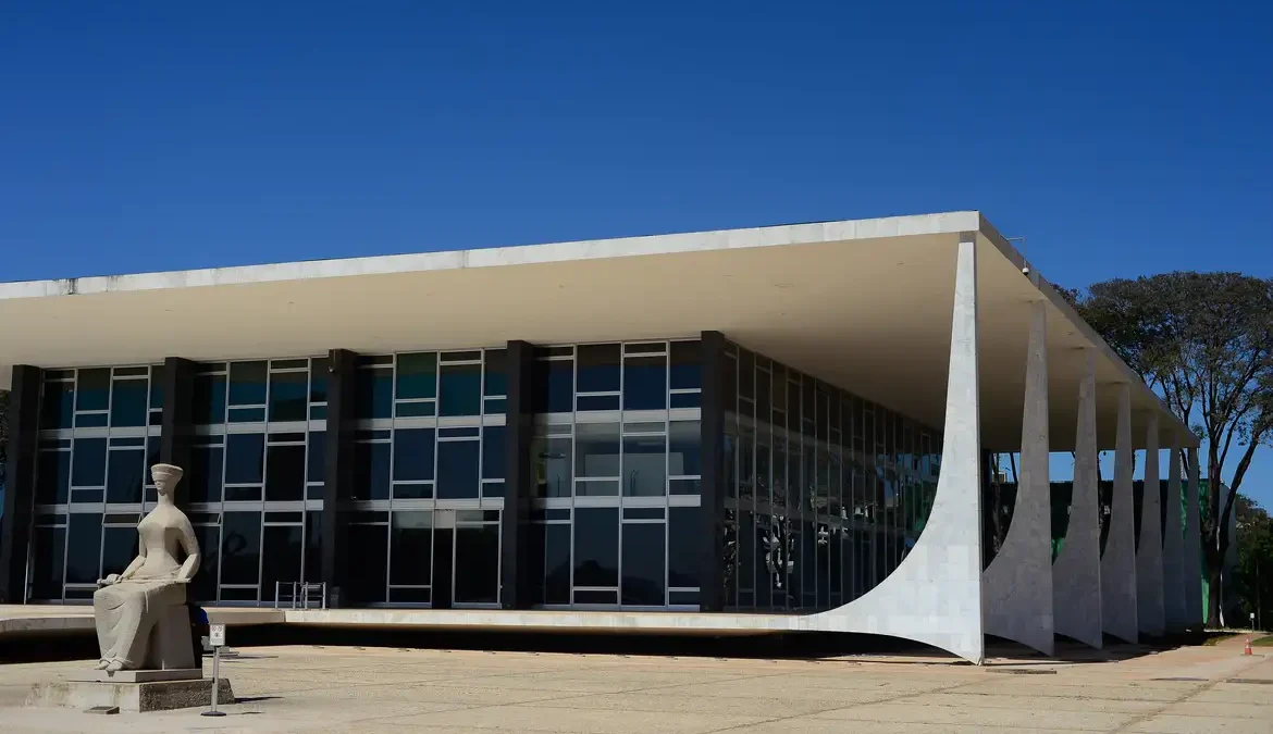 STF julga quarentena para indicação de políticos para estatais 1 O Supremo Tribunal Federal (STF) (foto) iniciou, nesta quarta-feira (6), a sessão destinada ao julgamento da constitucionalidade de parte