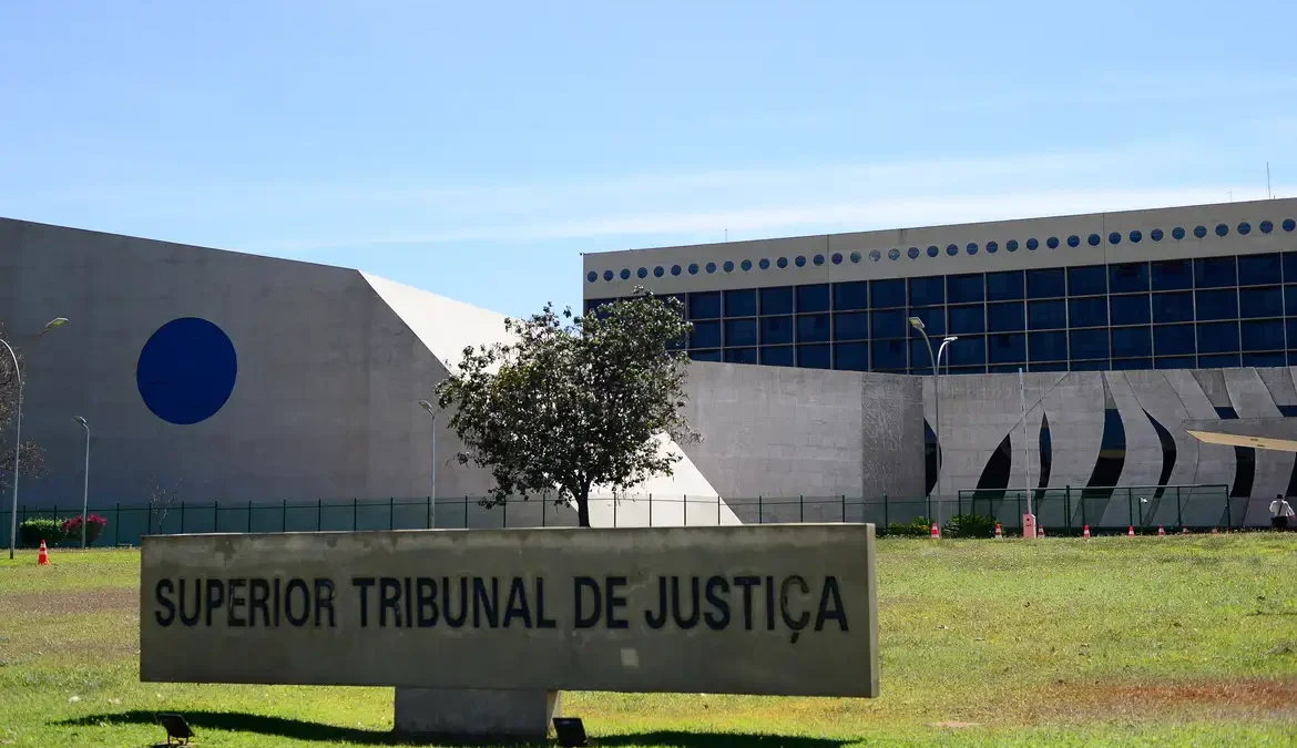 Plano de saúde tem que cobrir cirurgia de mudança de sexo, decide STJ 1 A Terceira Turma do Superior Tribunal de Justiça (STJ) decidiu, por unanimidade, que as operadoras de plano de saúde são obrigadas a cobrir
