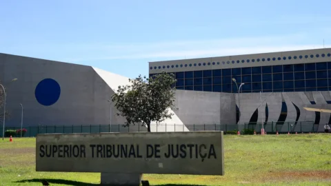 Plano de saúde tem que cobrir cirurgia de mudança de sexo, decide STJ