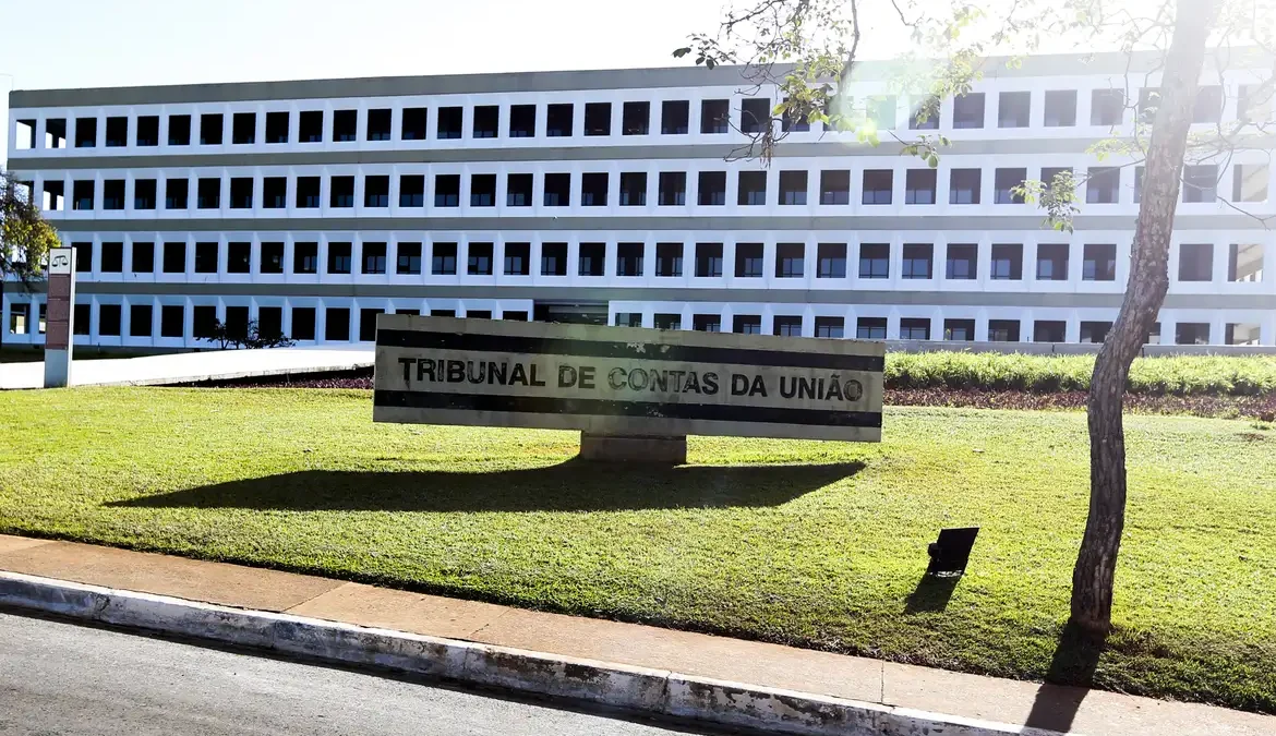 TCU aprova auditoria em presentes recebidos por Lula em 2023 1 Decisão do Tribunal de Contas da União (TCU) aprovou a realização de auditoria nos presentes e brindes recebidos pelo presidente Luiz