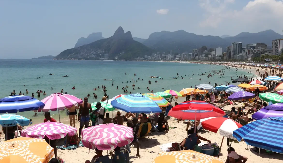 Já é verão no Brasil. Mais precisamente desde a 0h27 desta sexta-feira (22), quando a estação começou em todo o Hemisfério Sul