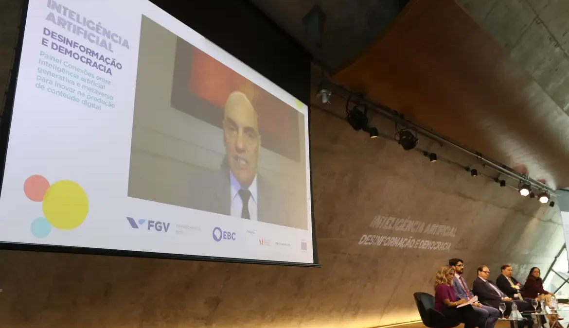 TSE debaterá regulamentação da IA para eleições de 2024 1 O Tribunal Superior Eleitoral (TSE) irá realizar ao longo do primeiro trimestre de 2024 debates para regulamentar o uso de inteligência