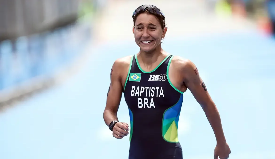 Triatleta Luisa Baptista é transferida para Hospital das Clínicas 1 A triatleta brasileira Luisa Baptista, de 29 anos, foi transferida no início da madrugada desta segunda-feira (25) para o Hospital