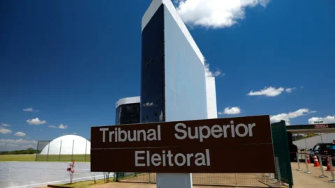 TSE e Anatel assinam acordo para combater fraudes feitas com IA