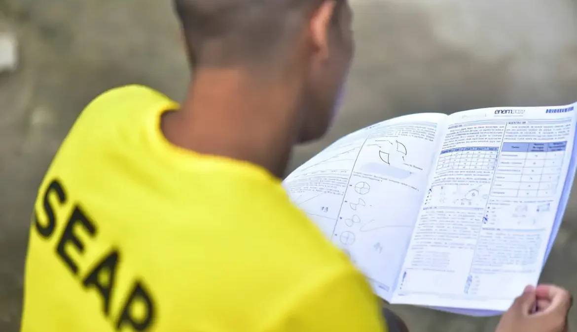 Aplicado desde 2010, o Enem PPL avalia o desempenho do participante que concluiu o ensino médio