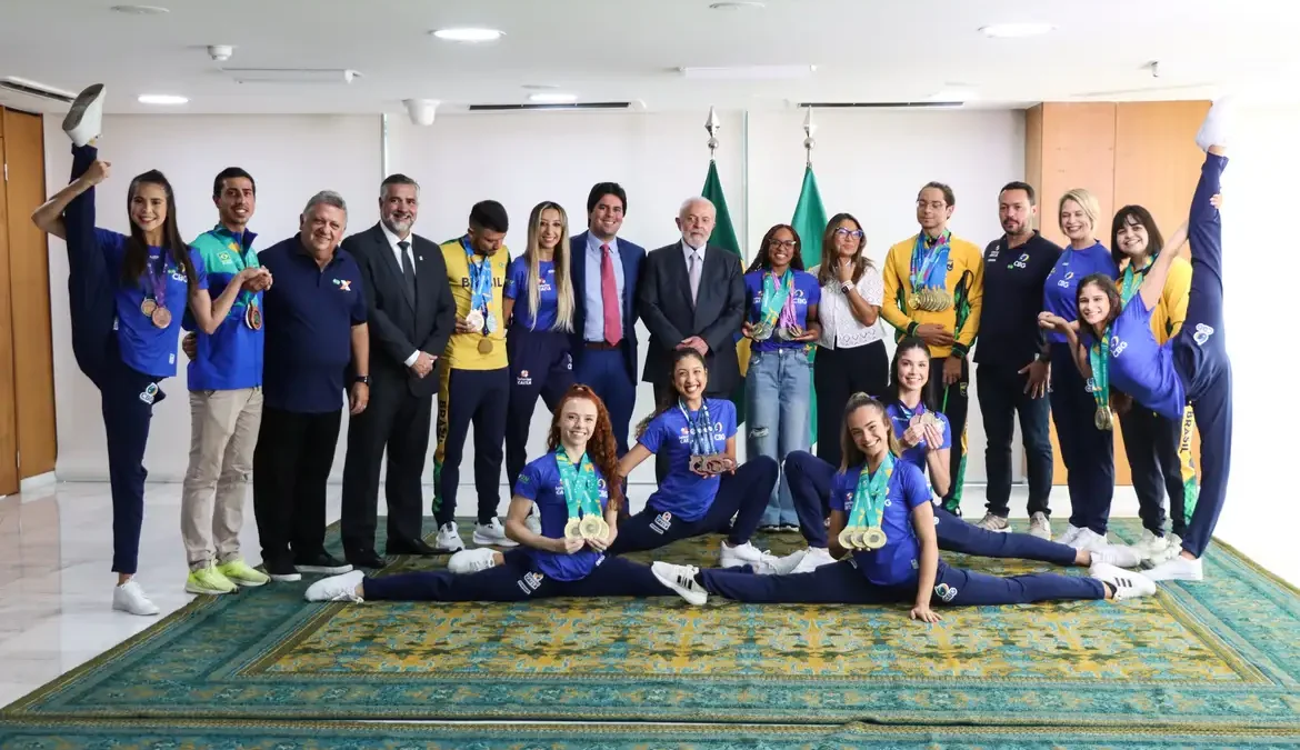 Ministério do Esporte estuda reajuste do Bolsa Atleta após 12 anos 1 O ministro do Esporte, André Fufuca, anunciou nesta terça-feira (19) que o governo federal estuda conceder um reajuste no programa Bolsa