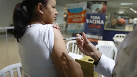 País ainda enfrenta desconfiança em relação à vacinação 6 País ainda enfrenta desconfiança em relação à vacinação