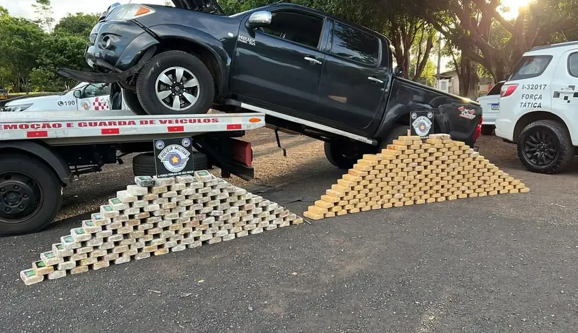 Policial rodoviário federal é preso na SP-27 por transporte de cocaína 1 A abordagem foi feita pela Polícia Militar (PM) na terça-feira (16)