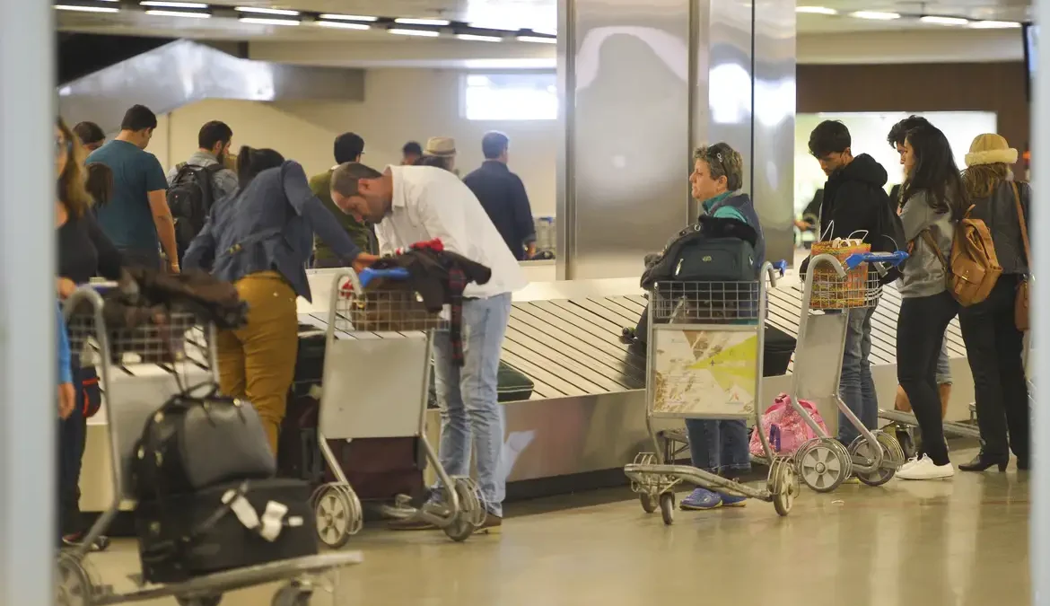 Queixas contra empresas aéreas aumentam 9,8% no 4º trimestre de 2023 1 As empresas aéreas que atuam no Brasil receberam 82,5 reclamações a cada 100 mil passageiros no 4ª trimestre de 2023