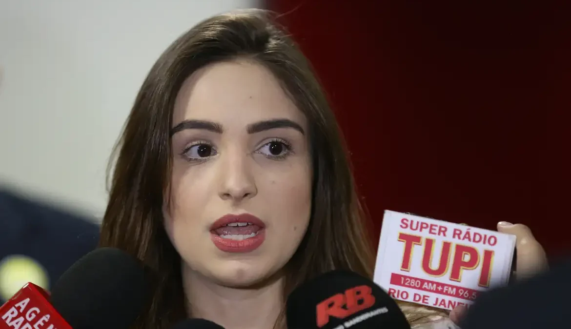 A Justiça federal dos Estados Unidos acusou a jornalista brasileira Patrícia Lélis (foto), 29 anos, de se passar por advogada de imigração
