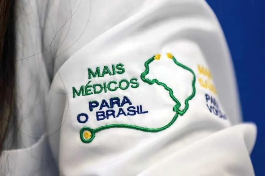 O Brasil registrou um aumento de 105% no quantitativo de profissionais atuantes no Mais Médicos no ano de 2023