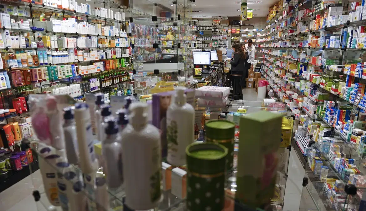 OMS alerta para escassez de remédios e aumento de falsificações 1 A Organização Mundial da Saúde (OMS) fez um alerta para a escassez de medicamentos como um problema global