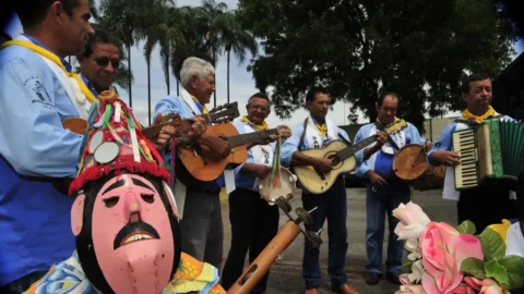 Folias de Reis são tradição centenária na cultura popular brasileira