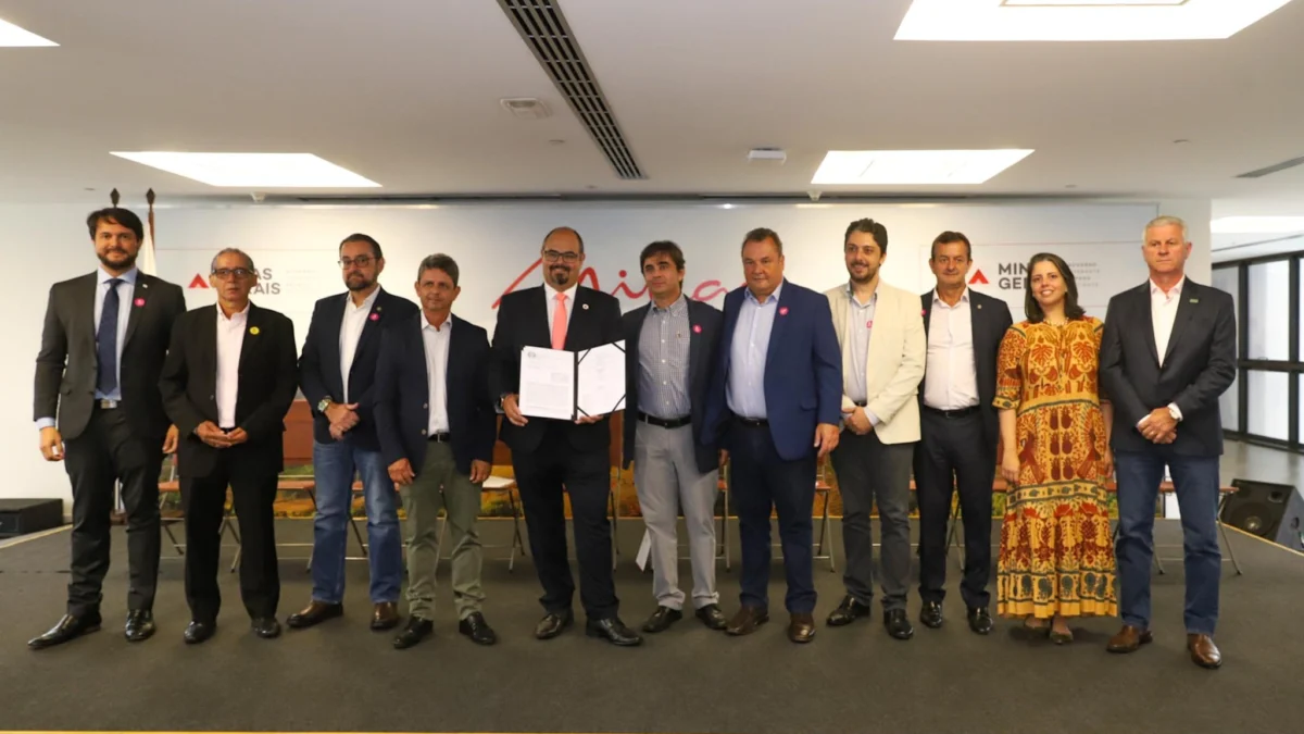 Na manhã desta segunda-feira (29/1), o Governo de Minas oficializou nova parceria com a empresa Harsco Environmental