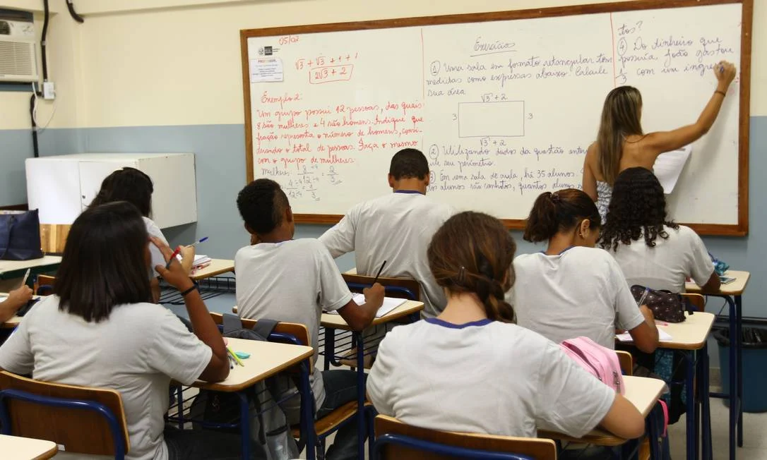 O Governo de Minas publicou nesse sábado (13/1) novos atos de benefícios de progressão, promoção e Adicional de Valorização da Educação
