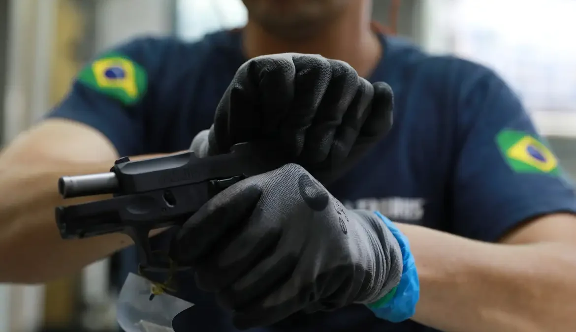 O prefeito do Rio de Janeiro, Eduardo Paes, vetou a abertura de clubes de tiro e estandes de tiro na cidade