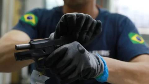 Prefeito do Rio veta abertura de clubes de tiro