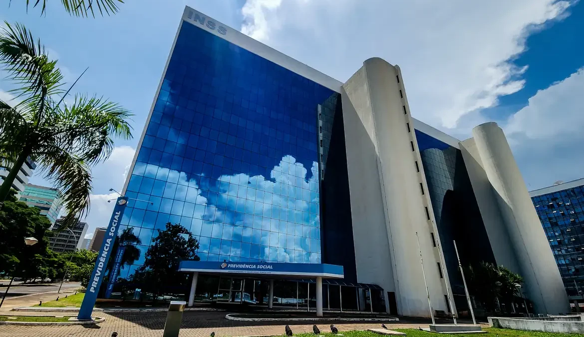 Benefícios do INSS acima do mínimo terão reajuste de 3,71% 1 O reajuste seguirá o Índice Nacional de Preços ao Consumidor (INPC) do ano passado