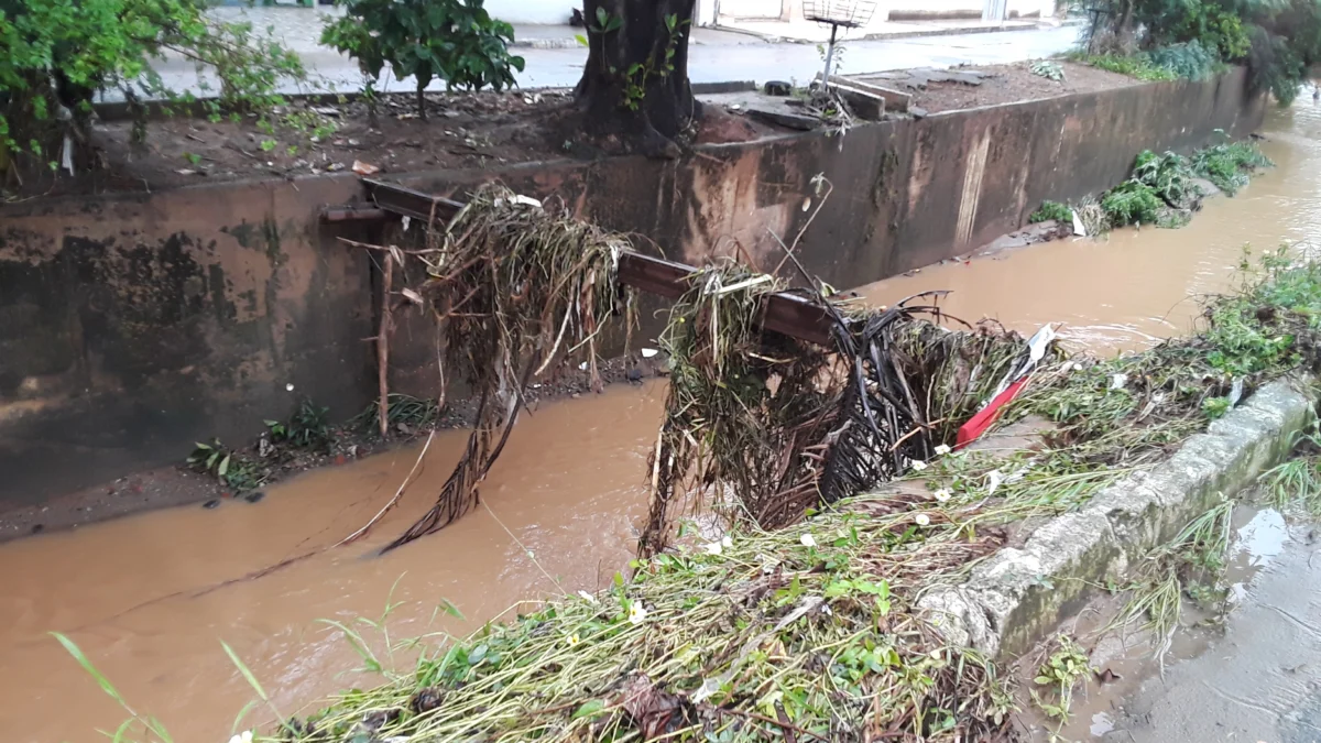 As chuvas causaram transtornos e reflexos em vários pontos da cidade