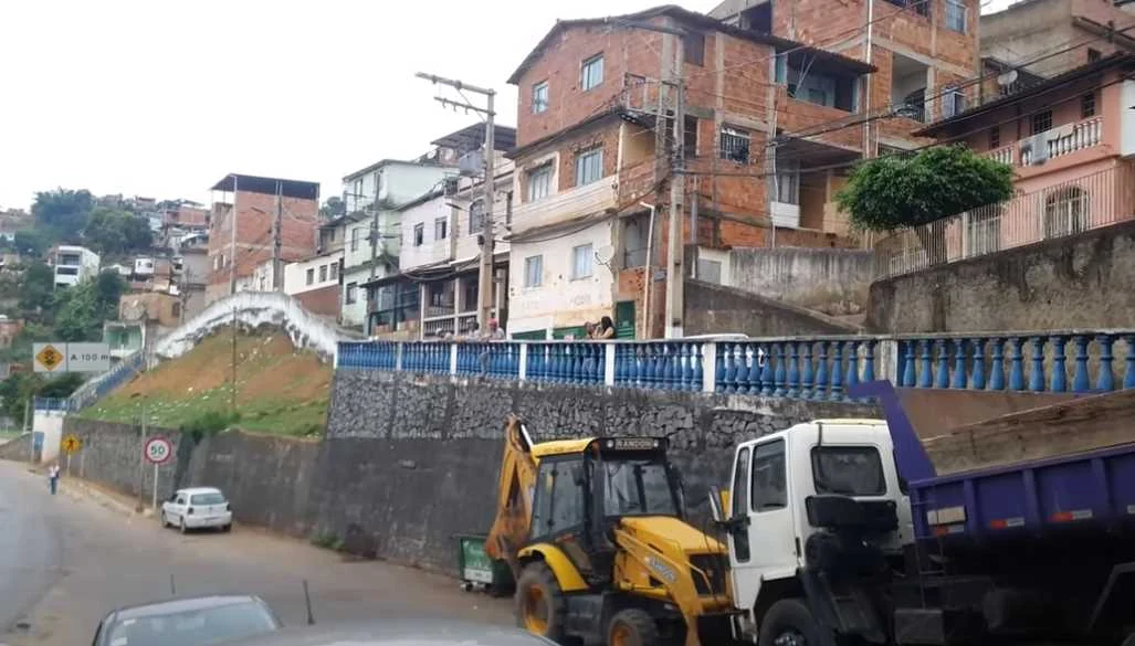 Obra de revitalização da entrada do Nossa Senhora Aparecida é iniciada pela Prefeitura de Manhuaçu 1 A Prefeitura de Manhuaçu conseguiu mais um avanço no seu projeto de revitalização de trevos e praças da cidade