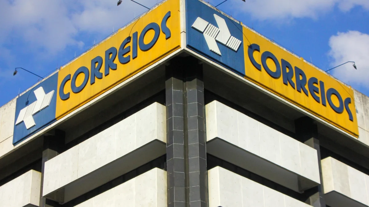 ATENÇÃO: os Correios não encaminham e-mail solicitando pagamento de tributos 1 Informações sobre os aspectos logísticos do recebimento de encomendas internacionais estão disponíveis no site dos Correios