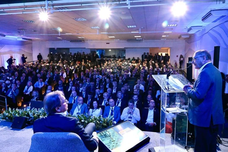 Governo Federal apresenta nova política industrial a empresários de SC 1 Em visita à sede da Federação das Indústrias de Santa Catarina (FIESC), Alckmin detalhou as principais medidas do Nova Indústria Brasil