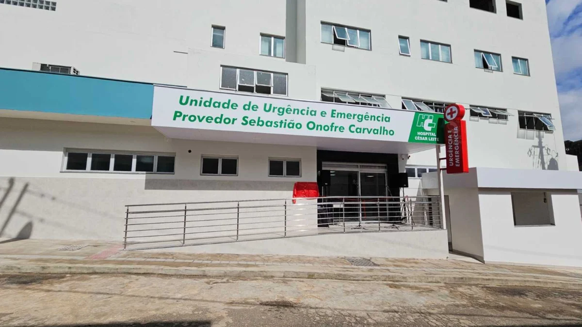 Prefeita de Manhuaçu participa da inauguração da nova urgência e emergência do HCL 1 O Hospital César Leite inaugurou na manhã desta sexta-feira (12/01), as novas instalações da Unidade de Urgência e Emergência