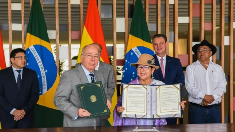 Brasil e Bolívia assinam acordo para ampliar produção de fertilizantes