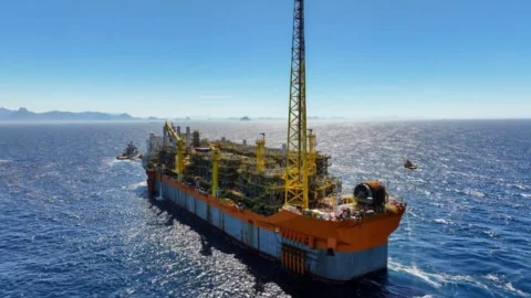 Petrobras coloca o navio-plataforma Sepetiba em produção no pré-sal 2 Petrobras coloca o navio-plataforma Sepetiba em produção no pré-sal