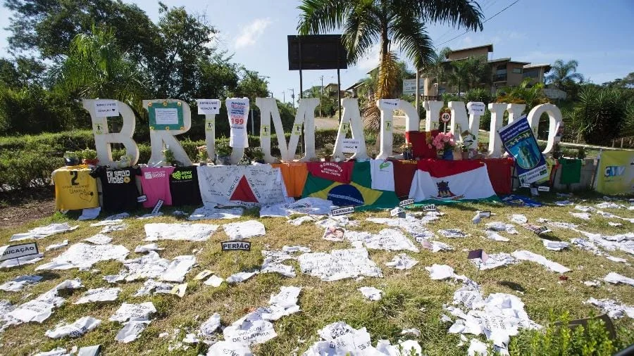 Milhares de pessoas participaram, nesta quinta-feira (25/1), do ato em homenagem às 272 vítimas do rompimento das barragens da Vale S.A