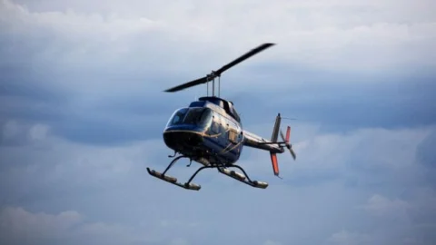 Helicóptero cai em lago de cidade mineira e deixa três feridos 4 Helicóptero cai em lago de cidade mineira e deixa três feridos