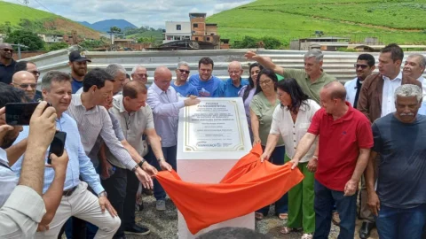 Lançada em Manhuaçu a pedra fundamental da ponte entre os bairros Bom Jardim e Vila Deolinda 9 Lançada em Manhuaçu a pedra fundamental da ponte entre os bairros Bom Jardim e Vila Deolinda