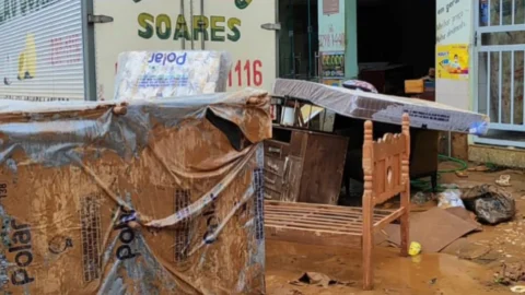Açucena tem inundação e casas destruídas por causa das chuvas