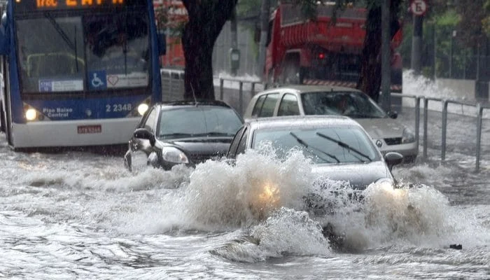 Cidade de São Paulo entra em estado de atenção para alagamentos 1 Após mais uma tarde chuvosa, a Defesa Civil decretou estado de atenção para alagamentos em toda a cidade de São Paulo