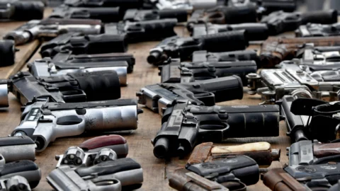 Número de armas para defesa pessoal cai em 2023 e atinge menor patamar desde 2004