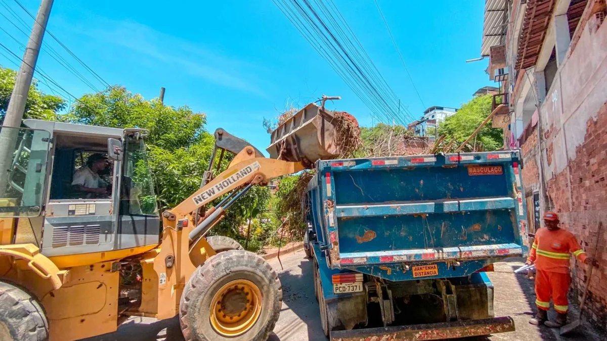 A ação vem acontecendo com a mobilização de um grande aparato de homens, equipamentos e veículos. Foto